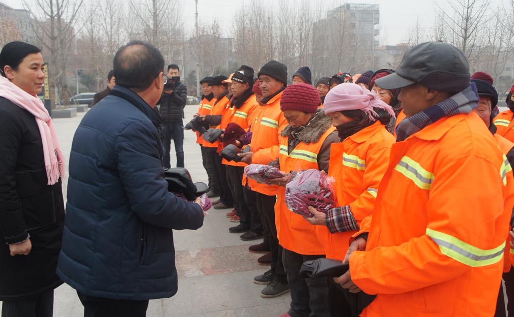Donate hats to the sanitation workers Donate hats to the sanitation workers